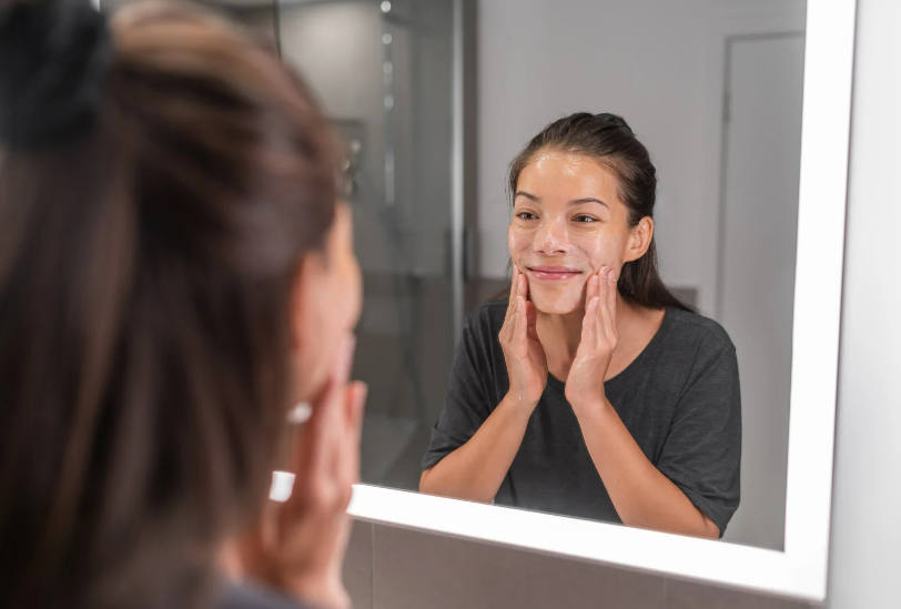dermatouchs-salicylic-acid-face-wash-clear-confident-skin-awaits-dermatouch