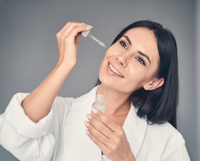 अपनी-सुंदरता-को-निखारें-डर्माटच-द्वारा-फेस-ब्राइटनिंग-सीरम-dermatouch