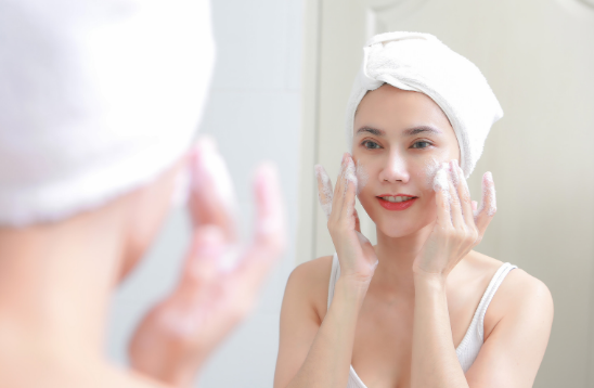 Get Clear Skin with the Best Face Wash for Oily Face: Skincare Guide