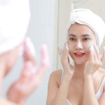 Get Clear Skin with the Best Face Wash for Oily Face: Skincare Guide